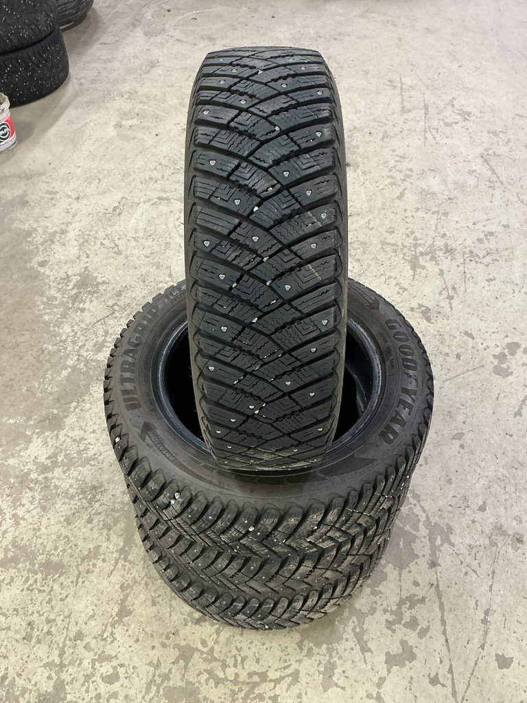 KÄYTETTY 175/65R14 88T GOODYEAR UG ICE ARCTIC DOT20