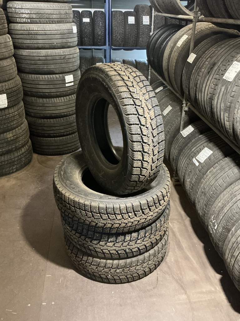 KÄYTETTY 245/75R16C 120/116Q KUMHO POWERGRIP KC11 DOT20