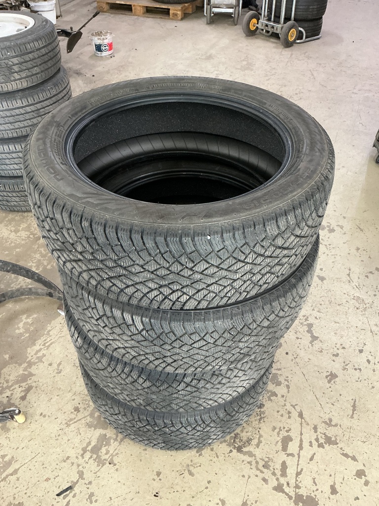 KÄYTETTY 235/50R19 103T / 255/45R19 104T NOKIAN HAKKAPELIITTA R5 EV dot22