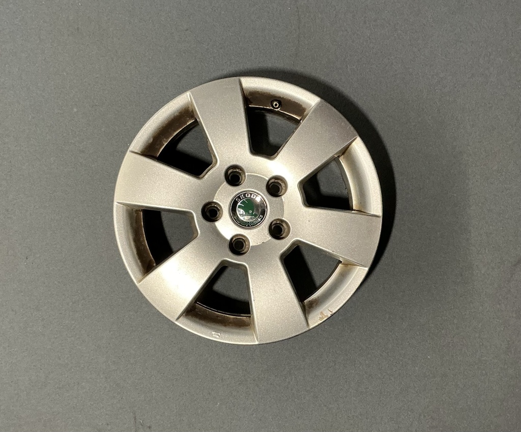 KÄYTETTY SKODA 6x15 5/112 ET47 CB57,1