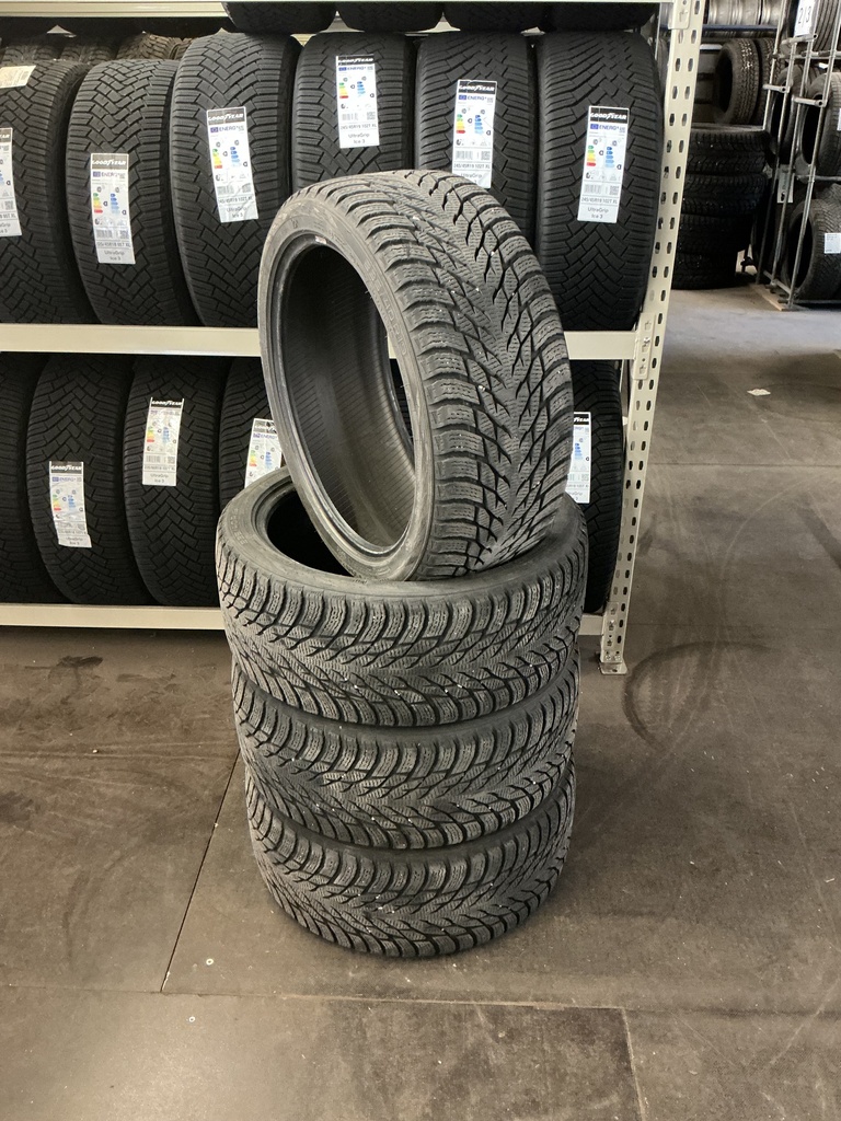KÄYTETTY 235/40R19 96T NOKIAN HAKKAPELIITTA R3 DOT4420