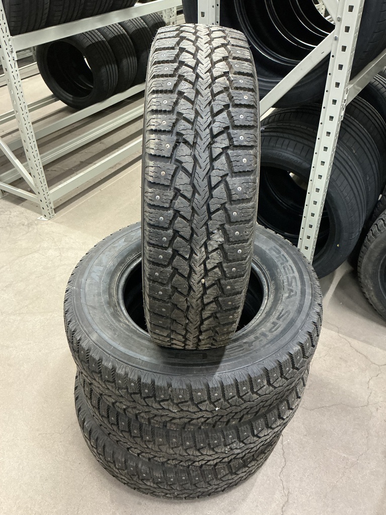 KÄYTETTY 215/75R16C 116Q MAXXIS PRESA SPIKE LT DOT21