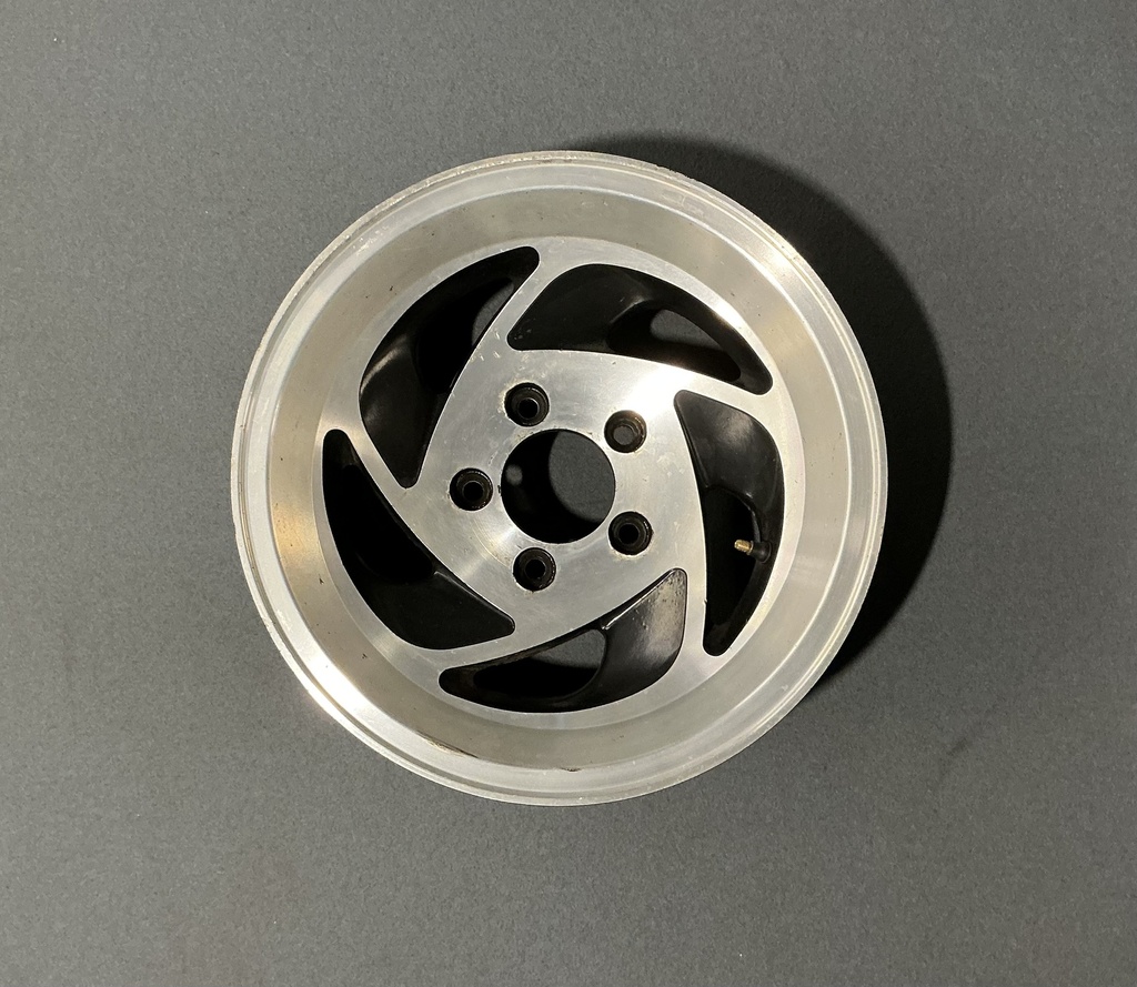 KÄYTETTY MANGELS 7x15 5/120,65 ET12 CB83,5