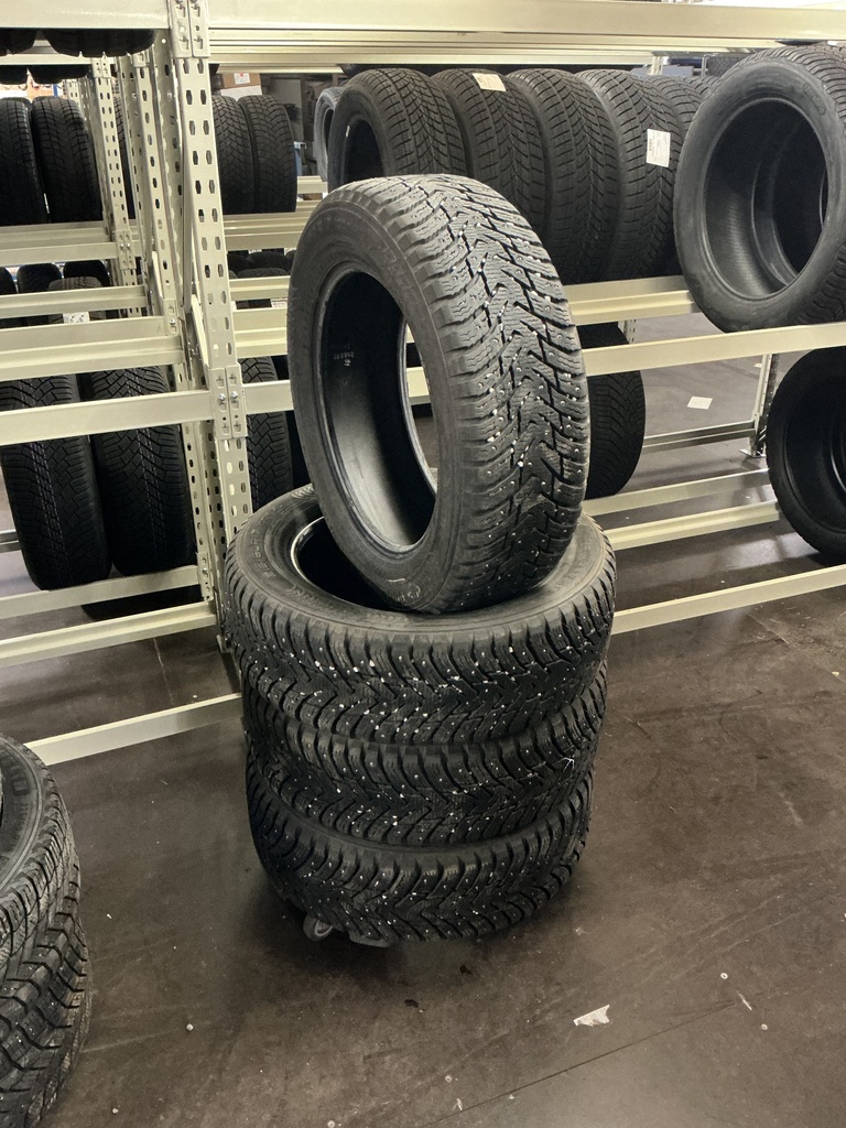 KÄYTETTY 215/60R17 100T NOKIAN HAKKAPELIITTA 8 SUV DOT18