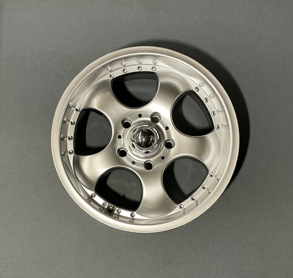 KÄYTETTY AKUZA 8,5x18 5/139,7 ET14 CB110