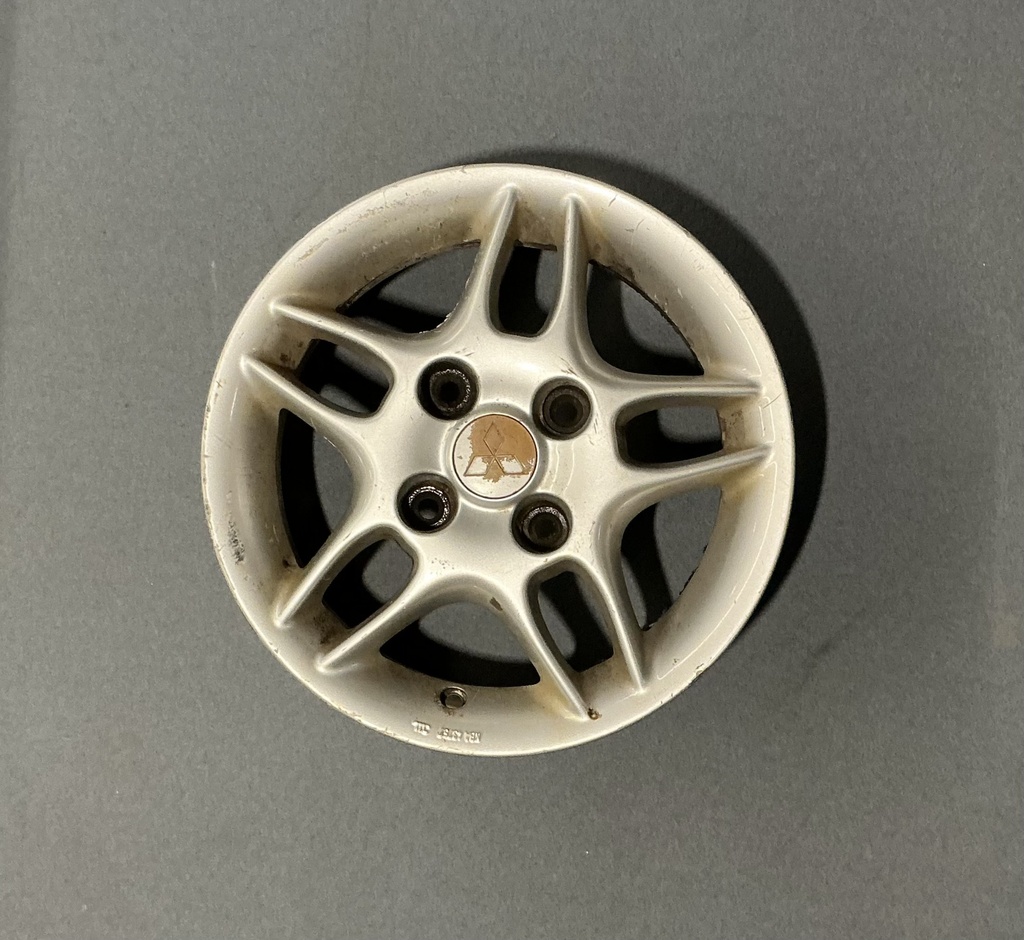 KÄYTETTY MITSUBISHI 5,5x14 4/114,3 ET44 CB67,1