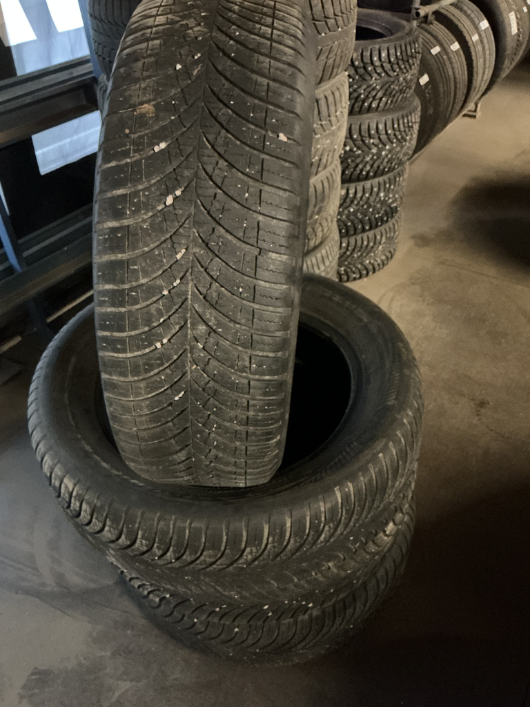 KÄYTETTY 215/60R17 100H GOODYEAR 4SEASONS DOT0322