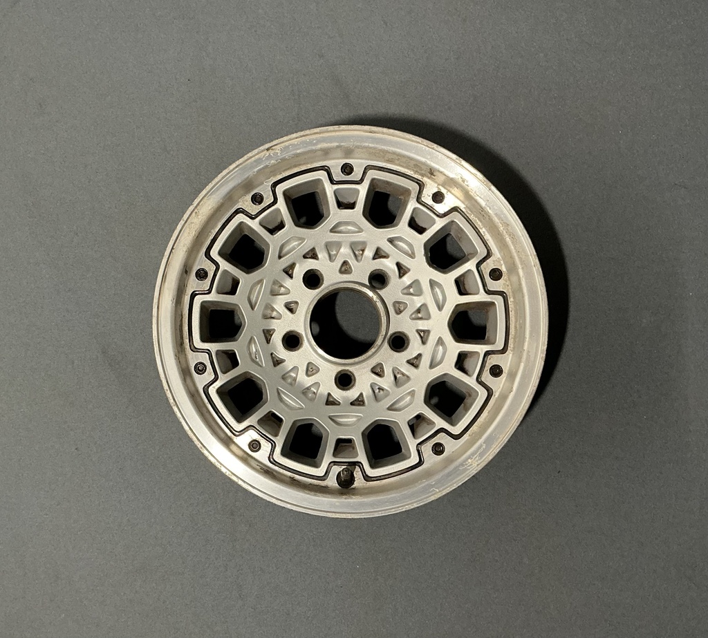 KÄYTETTY GMC 6,5x15 5/127 ET? CB78