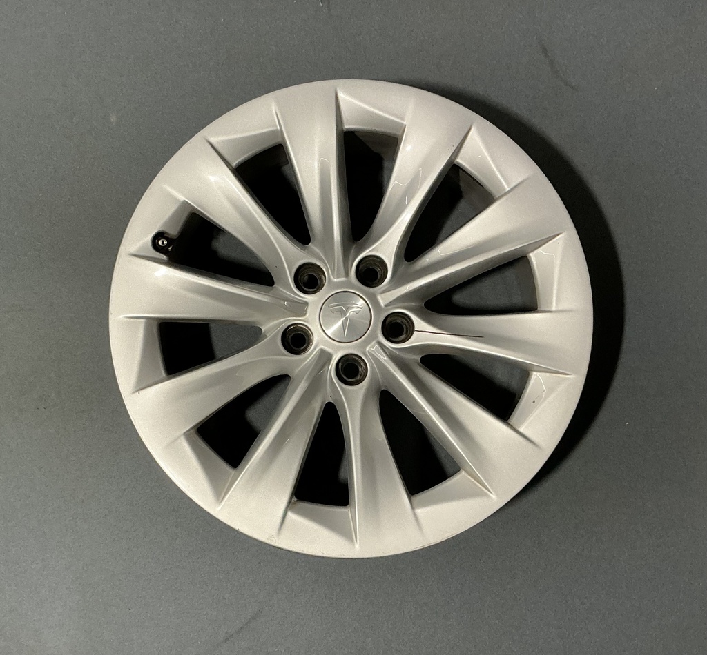 KÄYTETTY TESLA 8x19 5/120 ET40 CB64,1