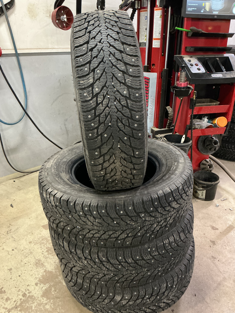 KÄYTETTY 225/75R16C 121R NOKIAN HAKKAPELIITTA C4 DOT2824
