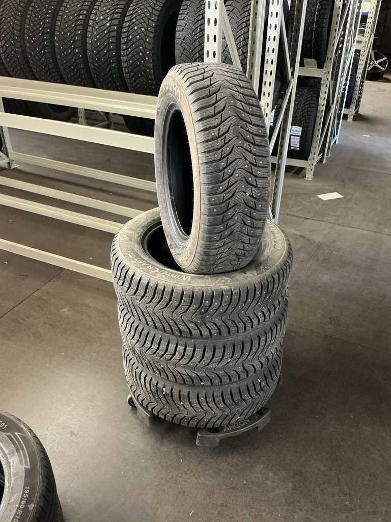 KÄYTETTY 195/65R15 95T KUMHO WINTERCRAFT ICE WI31 DOT2020