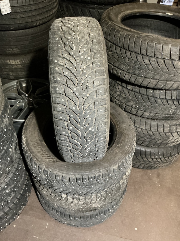 KÄYTETTY 195/65R15 95T NOKIAN HAKKAPELIITTA 9 DOT17